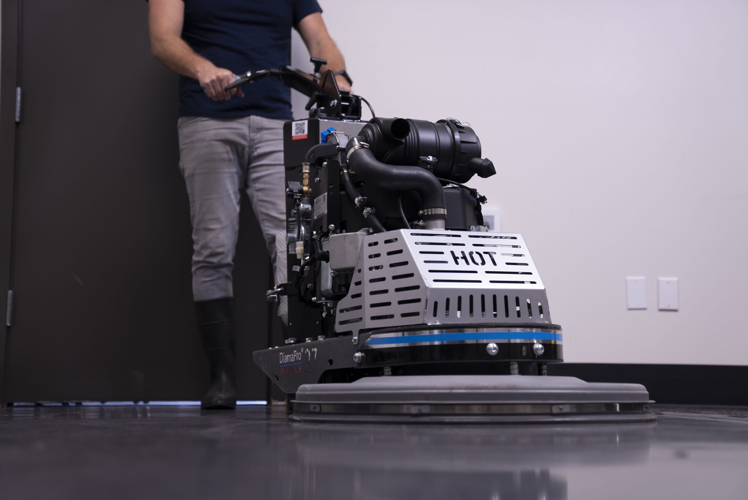 professional floor cleaning and maintenance